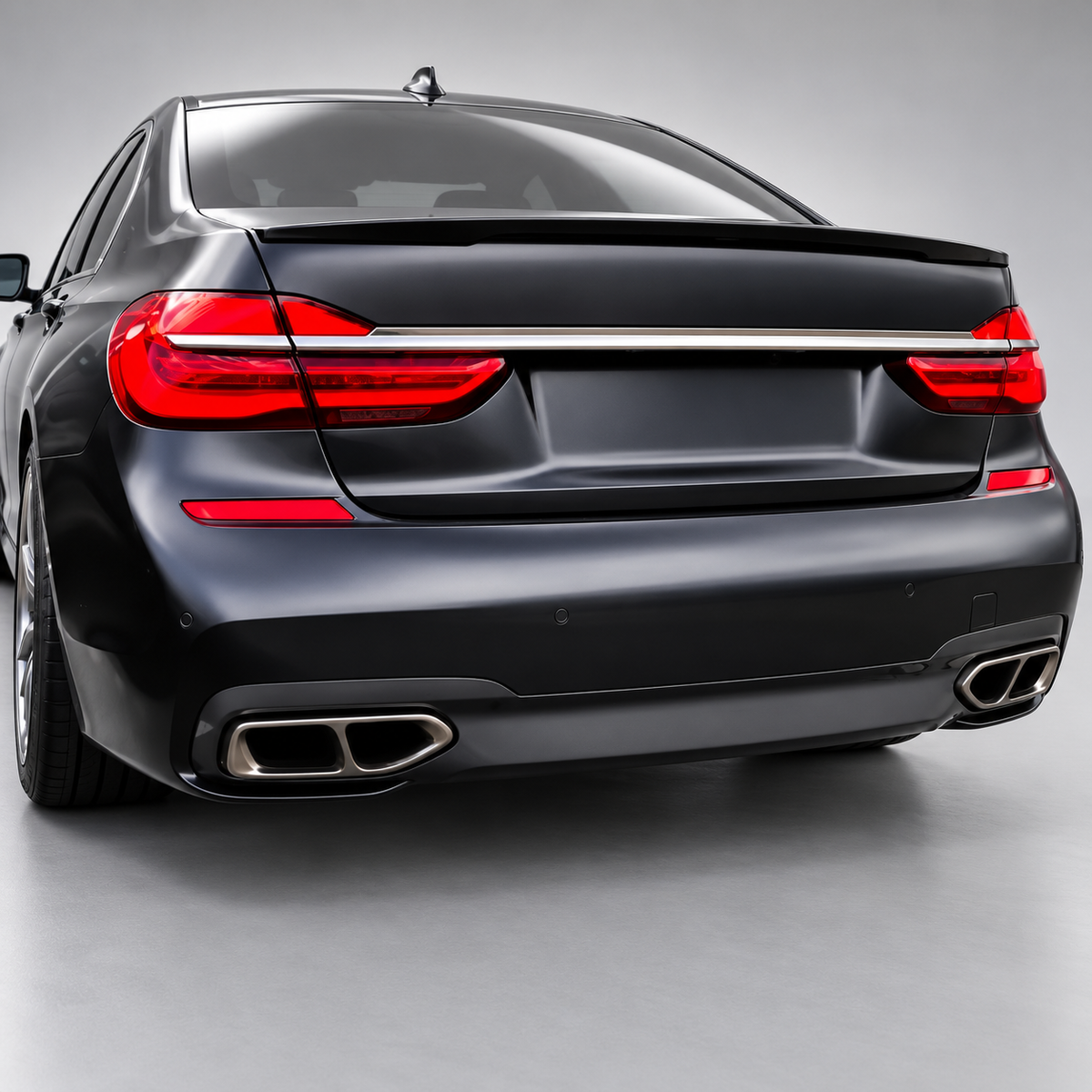 Gloss black boot spoiler fitted to BMW 7 Series G11/G12